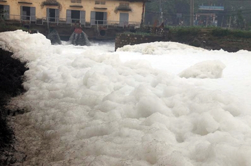 Báo cáo Chính phủ tình trạng nước sông Đáy nổi bọt như xà phòng