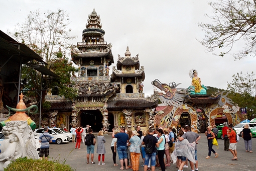 Du lịch tâm linh hút khách
