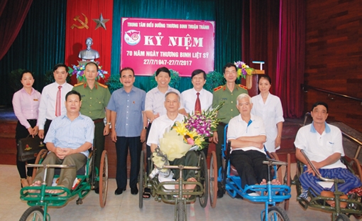 Đến với người nghèo bằng cả tấm lòng