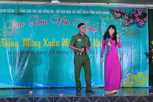 Trại giam Kênh 7 tổ chức giao lưu văn nghệ cho trên 1.000 phạm nhân