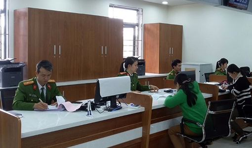 Hết lòng vì công việc, tận tâm với nhân dân