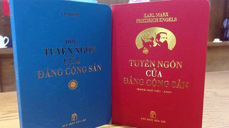 Bộ tác phẩm “Tuyên ngôn của Đảng Cộng sản” dưới dạng sách bỏ túi