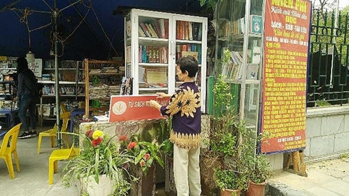 Quầy sách báo miễn phí giữa thủ đô