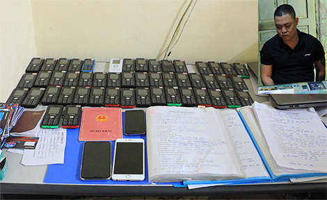 Phá ổ nhóm làm giả con dấu, tài liệu để vay vốn ngân hàng