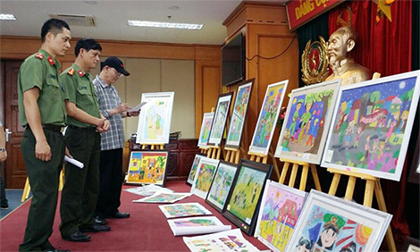 Những tình cảm sâu đậm dành cho mẹ - người chiến sĩ Công an