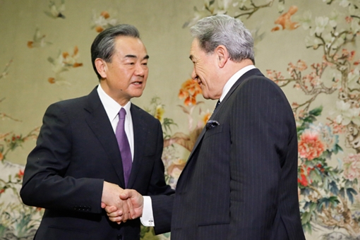 Ngũ Nhãn lo nội gián