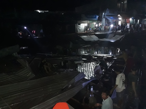 Ba căn nhà ở Cà Mau bị sạt lở trong đêm