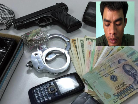 Dùng súng cướp tài sản của tài xế taxi