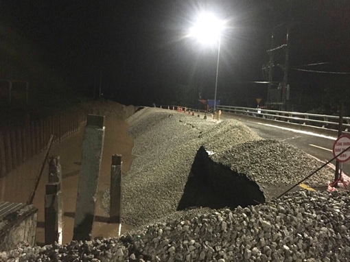 Sạt đường lên Cầu Đăng, cấm xe tải, xe khách 30 ngày