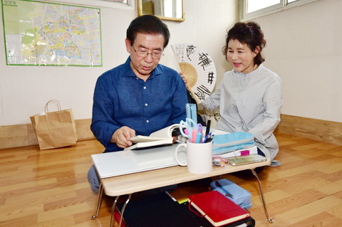 Thị trưởng dọn nhà vào khu ổ chuột