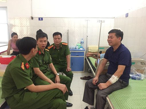 Khống chế ngáo đá ôm bình gas cố thủ, Phó trưởng Công an huyện bị thương