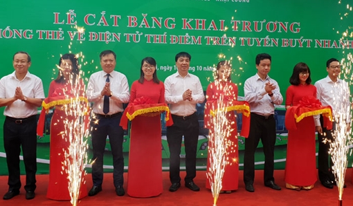 Chính thức sử dụng vé điện tử đi buýt nhanh BRT