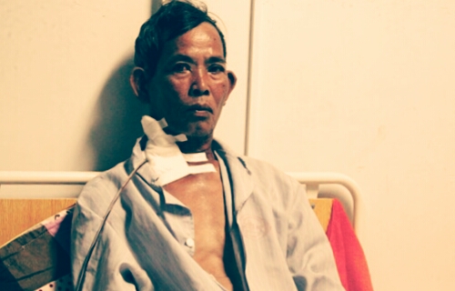 Gã hàng xóm bóp cổ, đâm cụ ông… cướp tiền trong đêm