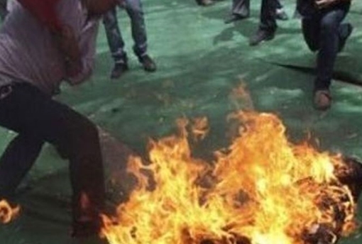 Níu kéo bất thành, chồng tẩm xăng đốt vợ