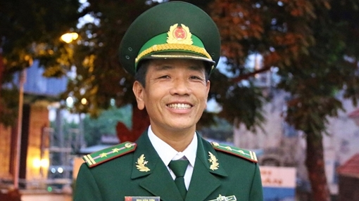 Người thầy mang quân hàm xanh