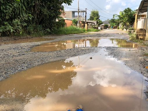 Băm nát đường dân sinh để thi công cao tốc Đà Nẵng – Quảng Ngãi