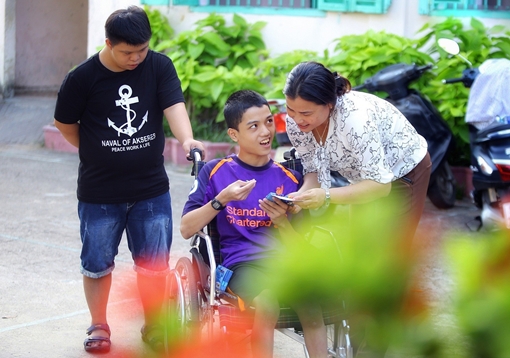 Người phụ nữ dành cả thanh xuân cho trẻ khuyết tật