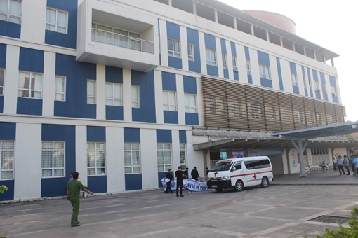 Một người đàn ông rơi từ tầng 3 bệnh viện tử vong