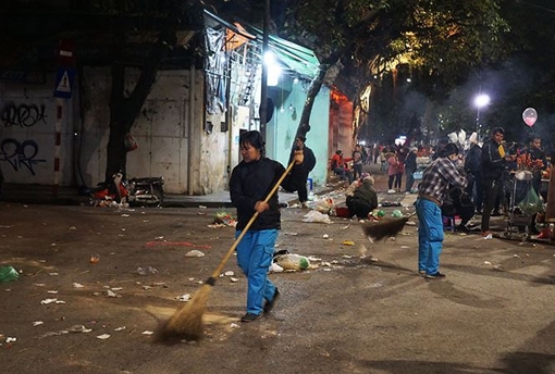 SOS! Sau lễ hội lại ngập... rác