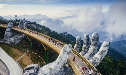 Cầu Vàng trên núi...