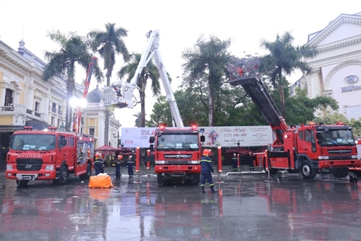 Chiêm ngưỡng dàn xe chữa cháy hiện đại vừa được tiếp nhận tại Việt Nam