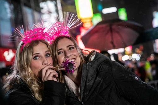 Những tục đón năm mới lập dị nhất thế giới