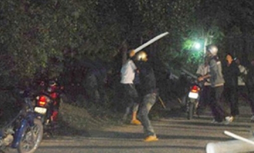 Khóa tay các đối tượng hỗn chiến đêm 30 tết