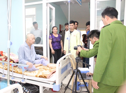 Xuống tận bệnh viện làm thẻ CCCD cho bệnh nhân mắc bệnh hiểm nghèo