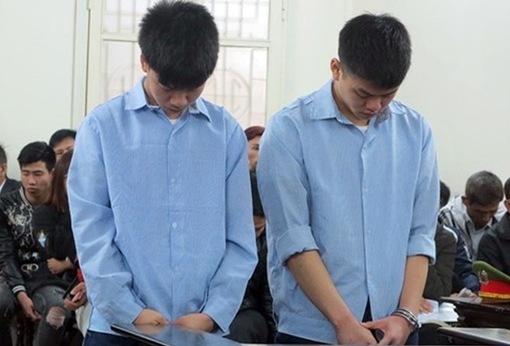 Ném gạch vào người khác, hai thanh niên lĩnh án 34 năm tù