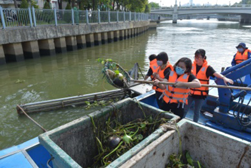 Hơn 100 tình nguyện viên dọn rác bảo vệ môi trường
