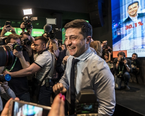 Từ danh hài đến nhân vật số 1 trên đường đua tổng thống