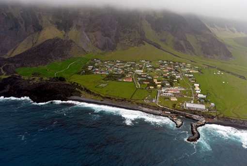 Hòn đảo có người ở "cô độc" nhất quả đất