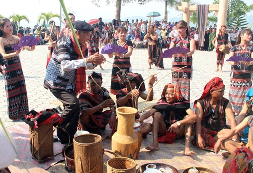 Ngày mới trên tuyến đường Hồ Chí Minh