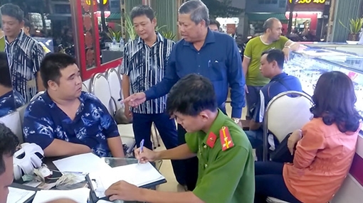 Lợi dụng lòng tin rút 54 lượng vàng của chủ mang về nhà cất giấu