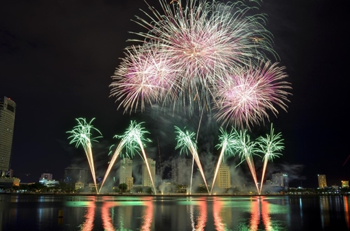 Mãn nhãn với màn “khai hỏa” của hai đội Việt Nam - Nga