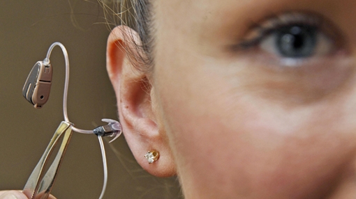 Máy trợ thính điều khiển bằng suy nghĩ