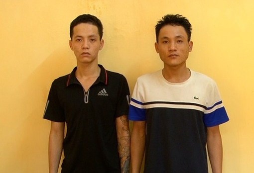 Khởi tố hai kẻ rút dao bầu chống lại Công an