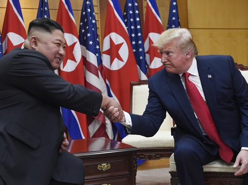 Ăn theo, ở theo... ông Donald Trump!