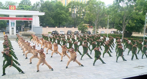 Bế mạc lớp tập huấn điều lệnh võ thuật quân sự 2019 Công an tỉnh Thanh Hóa