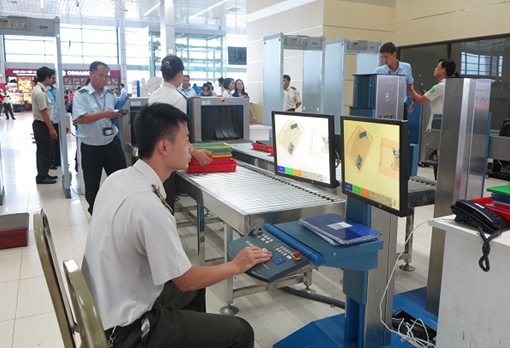 Phát hiện 2 hành khách làm chứng minh nhân dân giả để đi máy bay