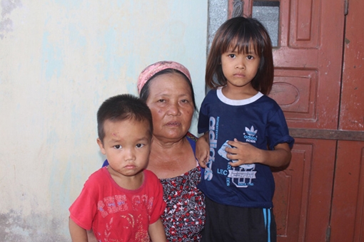 Gia cảnh thương của hai đứa trẻ chưa có giấy khai sinh