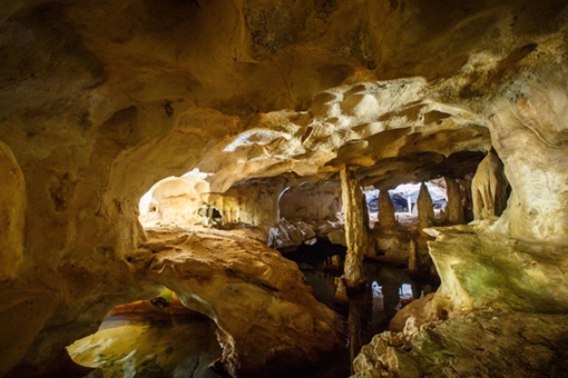 Khám phá hệ thống hang động Conch Bar