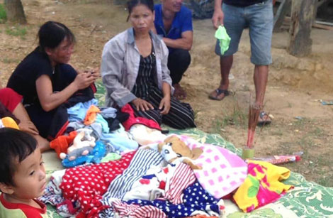 Hai anh em ruột trượt chân đuối nước thương tâm