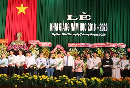 Chủ tịch Uỷ ban Trung ương MTTQ dự Lễ khai giảng tại ĐH Cần Thơ