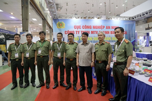 Thứ trưởng Bùi Văn Nam đánh giá cao DSE Việt Nam 2019