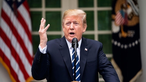 "Bom" luận tội có làm Tổng thống Donald Trump chao đảo?