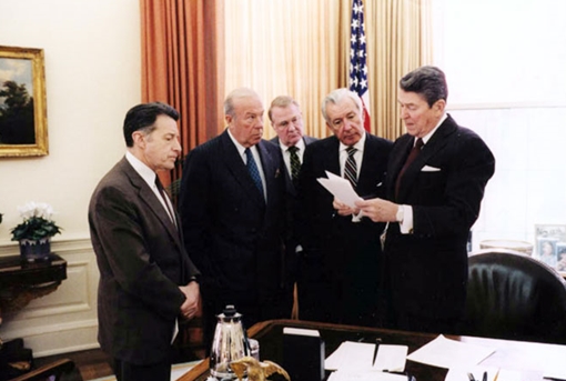 Phanh phui vụ bê bối Contragate