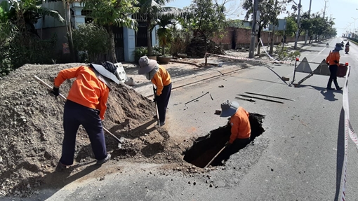 Xuất hiện hố sâu giữa TP Kon Tum