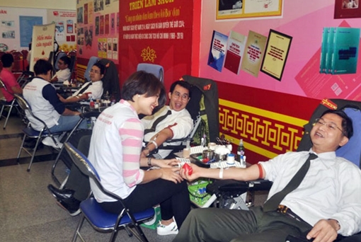 Cán bộ, chiến sĩ Cụm thi đua số 4 hiến máu nhân đạo