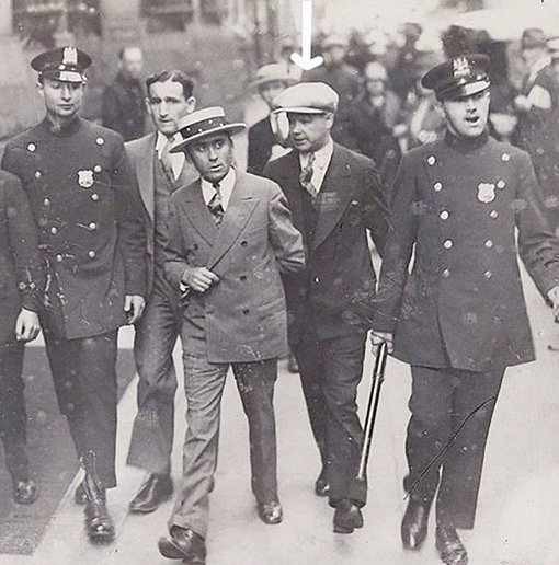 Johnny  Broderick: Tay không bắt tội phạm có vũ khí